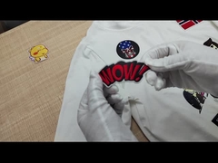 Remiendos bordados de encargo de la letra del cráneo con el forro del pegamento de la frontera de Merrow