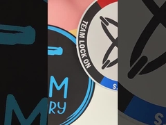 Las técnicas que tejían bordaron el hierro en remiendos que la tela de la tela cruzada viste los accesorios