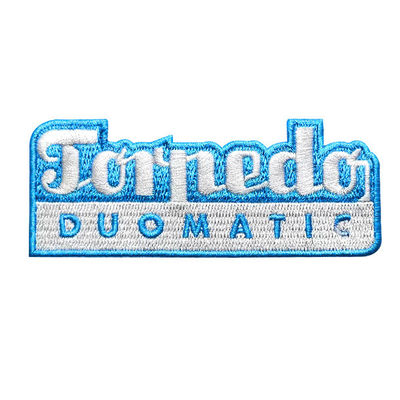 El hierro de la letra del alfabeto en el laser del remiendo del bordado cortó el emblema del hombro de la frontera