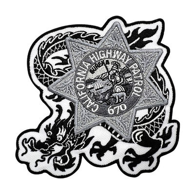 El poliéster de encargo reutilizable de la tela cruzada del remiendo del remiendo/parches bordados 100% del logotipo remienda