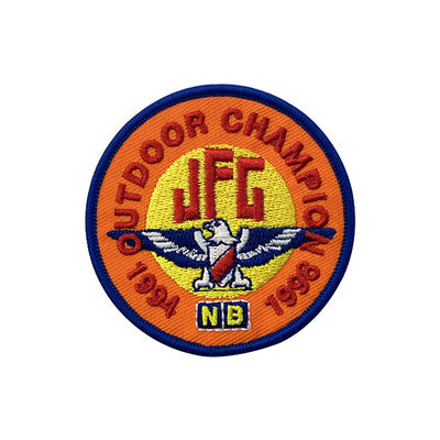 Hierro de encargo del bordado del pecho del campeón de la venta caliente en el remiendo Logo Name Patches