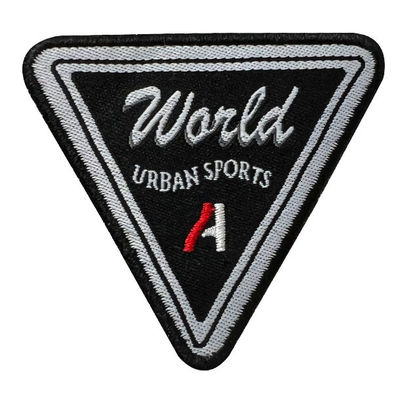 Cree el bordado del triángulo para requisitos particulares remienda los deportes urbanos Logo Iron On Woven Patches