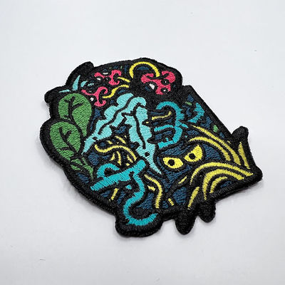 Hierro lleno del remiendo de la ropa de Overlock del remiendo del bordado de 7 colores en el apoyo de reutilizable lavable