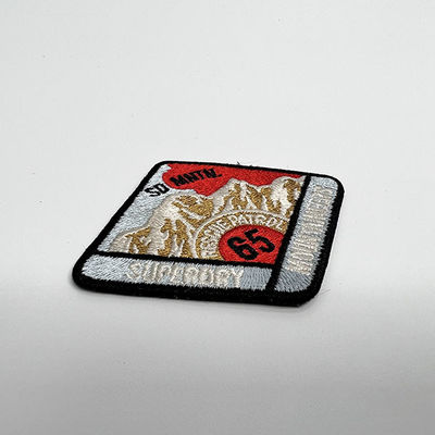 Sombrero / Ropa Hombro Hierro en insignias bordadas Tela de sarga de 12 colores 100% poliéster