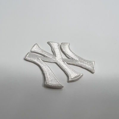 Remiendo tejido remiendo del bordado del logotipo de la marca de encargo 3D con el forro del hierro en