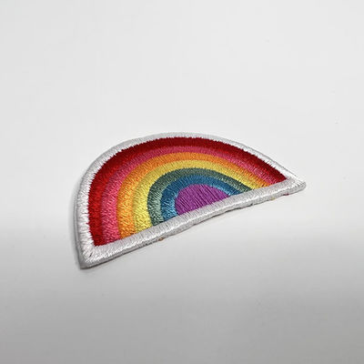 El diseñador Custom DIY del arco iris bordó el hierro de los remiendos en los remiendos para la ropa
