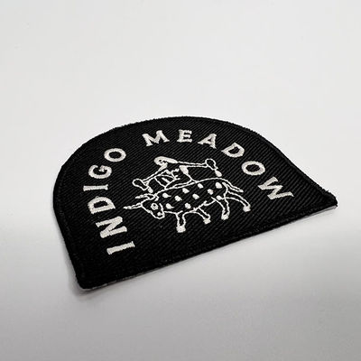 Shrinkproof Logo Embroidered Patches Clothing Iron de encargo en remiendos del bordado