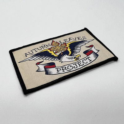 Hierro lavable en los remiendos Logo Shoulder Woven Patches de encargo del bordado