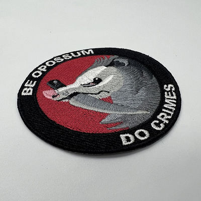 Los remiendos de encargo al por mayor del Applique del bordado cosen en el hierro en remiendos tejidos ropa