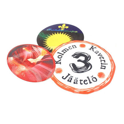 La sublimación imprimió el hierro en los remiendos Logo Patches For Clothes de encargo
