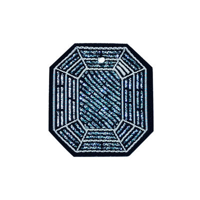 Remiendos de encargo de alta densidad tejidos firmeza de la forma de Logo Patch Needle Loom Technique