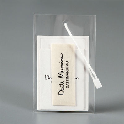 Logo Custom Clothing Hang Tags cortó el diseño del OEM con tintas para la mercancía