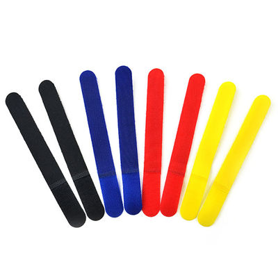 El tamaño negro durable de las bridas de plástico del gancho y del lazo del velcro modificó para requisitos particulares