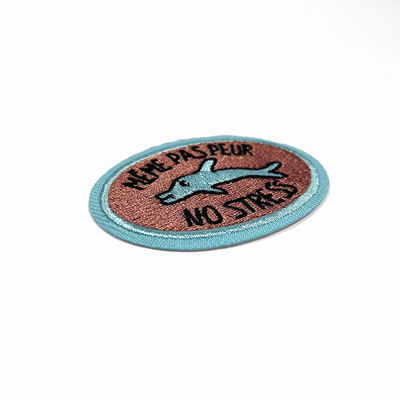 El laser de la venta al por mayor cortó deportes de encargo de la marca aporrea a Logo Embroidered Patches For Clothing de encargo