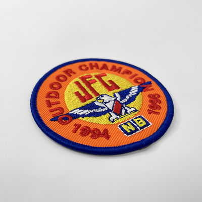 Hierro de encargo del bordado del pecho del campeón de la venta caliente en el remiendo Logo Name Patches