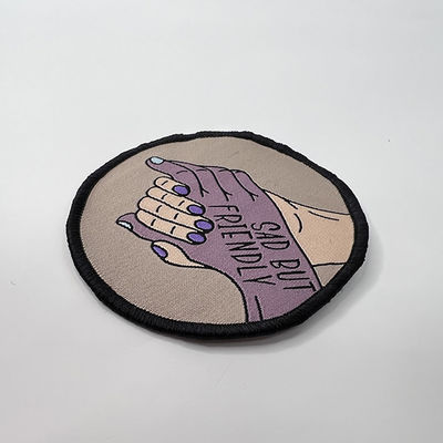 Hierro de Overlock en las etiquetas tejidas Logo Pantone Color Waterproof de encargo
